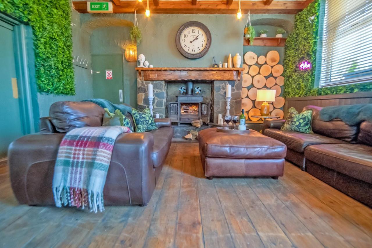 Entire Venue With Accommodation Sleeps Up To 19 - Waterfall Country Escape Wales Coelbren Exterior photo