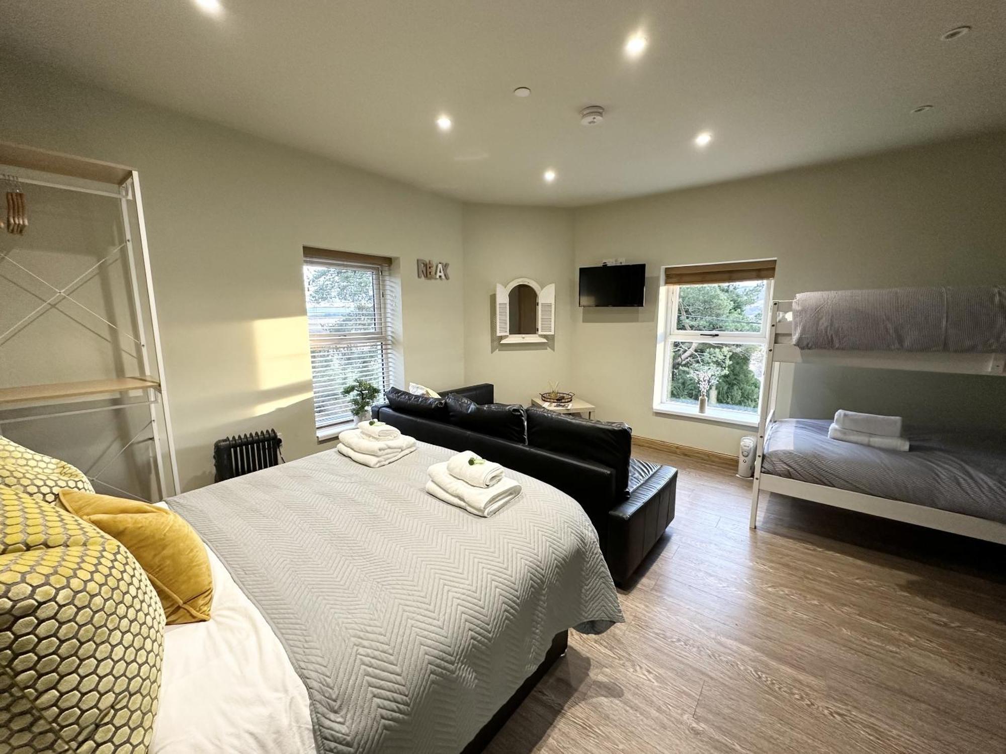 Entire Venue With Accommodation Sleeps Up To 19 - Waterfall Country Escape Wales Coelbren Exterior photo